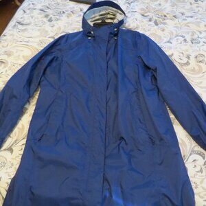 LL Bean Women's Raincoat with hood and 2-way zipper Blue